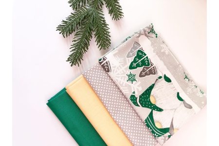 Ткань польская "Гномы скандинавские зеленые" на светло-сером
