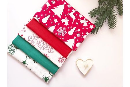 Ткань польская "Снеговики, елки, олени белые" на красном