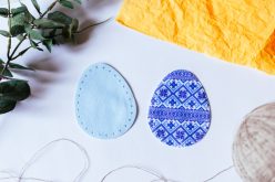 Вырубка "Яйцо-писанка вышиванка" голубое из мягкого фетра