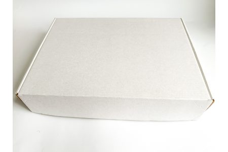Коробка з крафт-картону 350*250*70мм біла