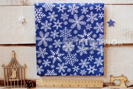 Ткань польская "Снежинки белые" на синем