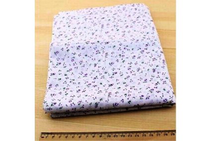 Ткань фиолетовая ассорти 50*50см цветы мелкие разные редкие (на