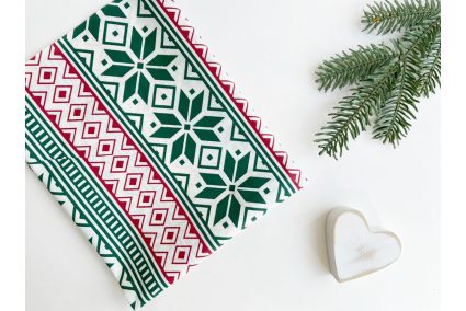 Ткань польская "Новогодний орнамент зелено-красный" на белом