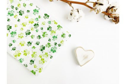 Ткань польская "Листья клевера зеленые" на белом